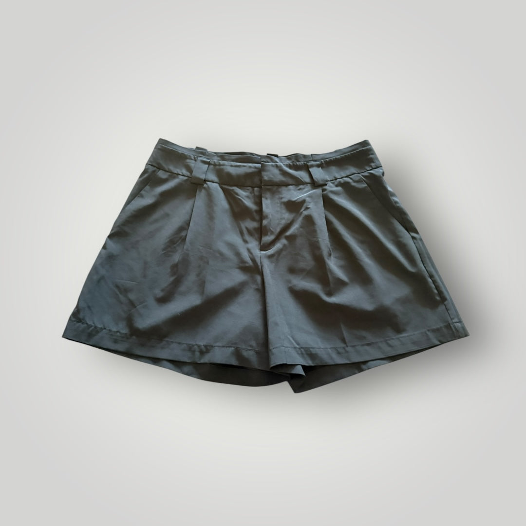 Simply Vera Pleated Black Dress Shorts Size Medium